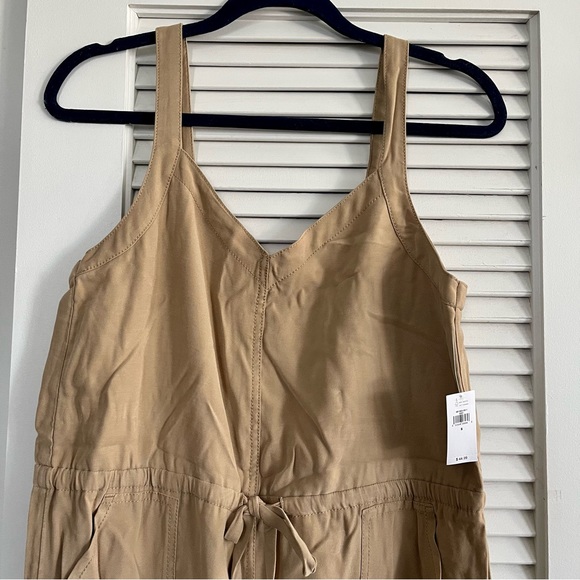 NWT Old Navy Khaki Jumpsuit - Picture 5 of 5